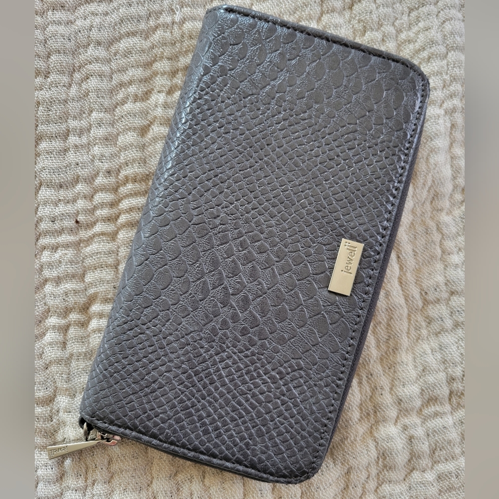 All about the Benjamin Wallet Thirty-One